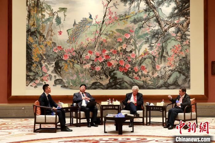 9月27日，尼山世界文明論壇在曲阜舉行，圖為該論壇的“高端訪談”活動?！×籂?攝