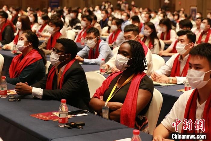 第十六屆“聯(lián)合國教科文組織孔子教育獎”9月27日晚在山東曲阜揭曉。梁犇 攝