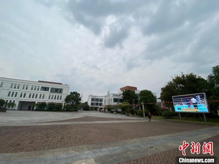 寧波市第二少年兒童業(yè)余體育學(xué)校?！×植?攝