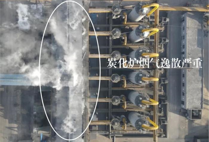  2021年12月11日，督察組使用無人機(jī)拍攝，榆林市榆陽區(qū)瑞森煤化工公司炭化爐煙氣逸散嚴(yán)重