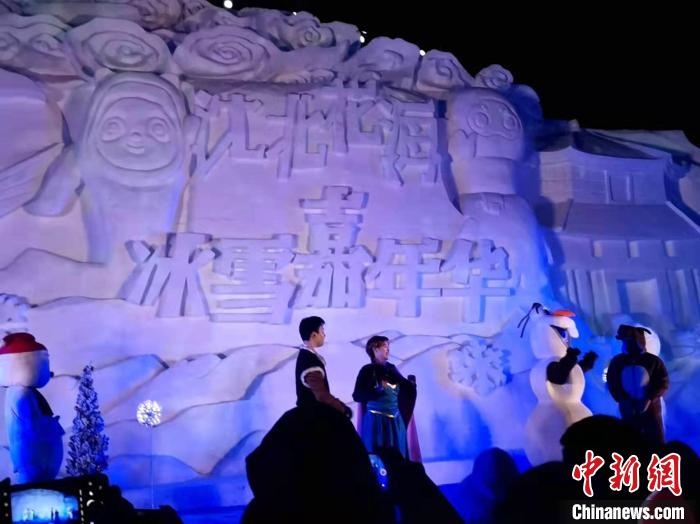 活動(dòng)現(xiàn)場(chǎng)表演的《冰雪奇緣》很受歡迎?！≮w桂華 攝