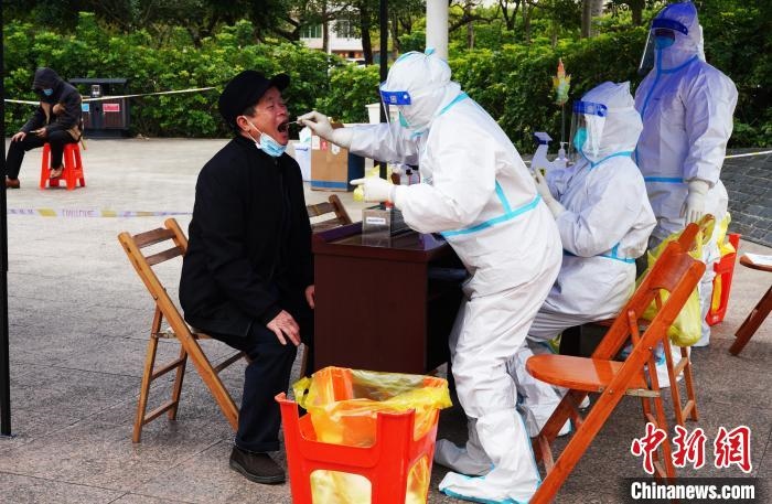 圖為德?？h組織民眾接受核酸檢測(cè)?！〉卤？h融媒體中心供圖