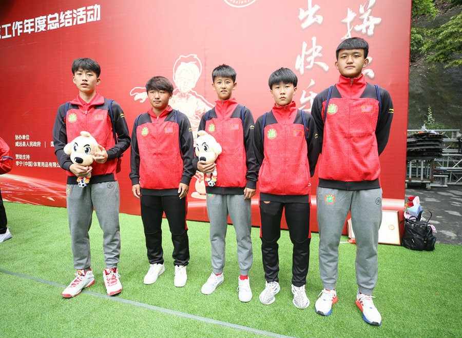3.內蒙古入選校園足球國家隊部分隊員合影.jpg