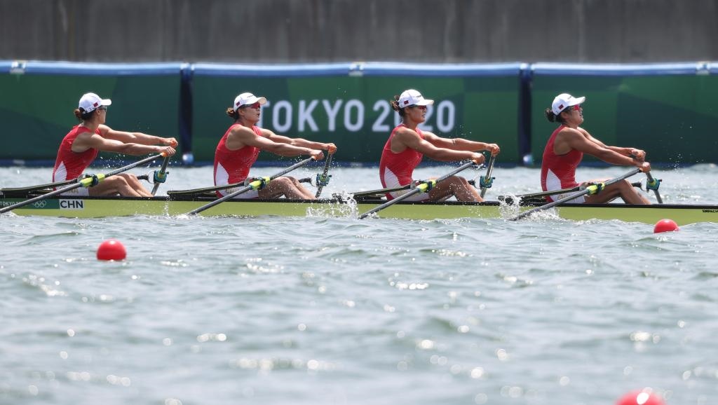 7月28日，中國隊選手陳云霞、張靈、呂揚、崔曉桐在比賽中。新華社記者杜瀟逸攝.jpg