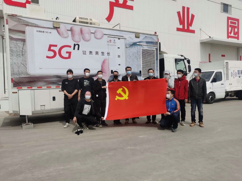 通遼重保工作組與現(xiàn)場(chǎng)通信保障車(chē).jpg
