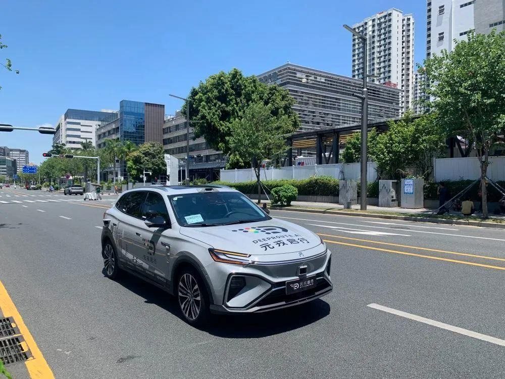 △自動(dòng)駕駛汽車(chē)在河套深港科技創(chuàng)新合作區(qū)開(kāi)展道路測(cè)試。