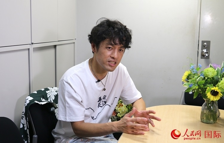 竹內亮接受人民網(wǎng)專訪。人民網(wǎng) 許可攝