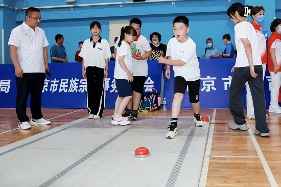 冰蹴球比賽場景。賽事主辦方供圖