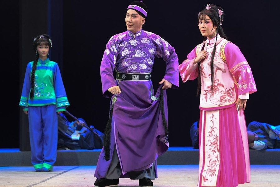 廣州粵劇院演員在江南大戲院表演粵劇《十三行》。新華社記者 鄧華 攝