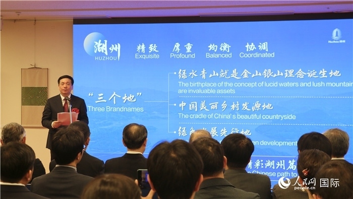湖州市委書記陳浩介紹湖州市總體情況。（人民網(wǎng) 許可攝）