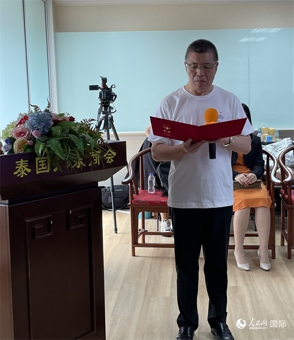 泰國浙江商會會長祁曉云受泰國華僑華人和駐泰各級商會機(jī)構(gòu)委托發(fā)出倡議，華僑華人群體將積極助力亞運(yùn)會舉行。人民網(wǎng)記者 劉慧攝