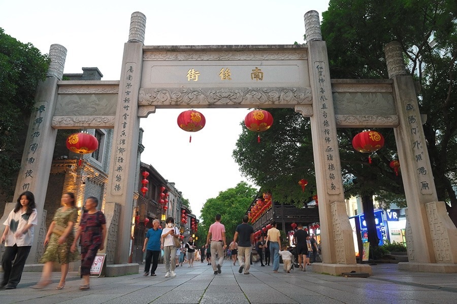 2023年6月12日拍攝的福州三坊七巷南后街北門。 新華社記者 林善傳 攝