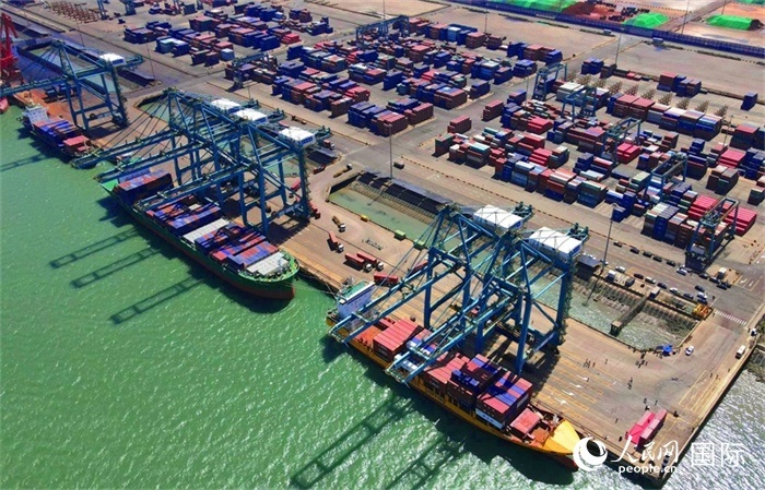 黃驊港綜合港區(qū)航拍圖。人民網(wǎng) 周博攝