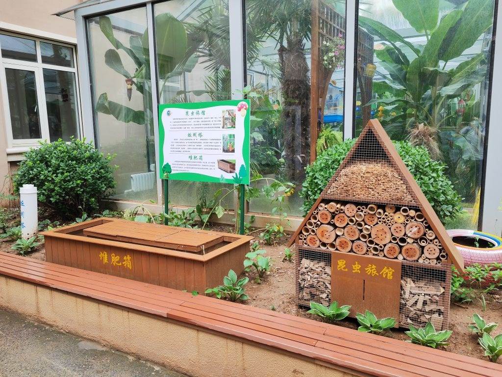 7月14日，大連市甘井子區(qū)實(shí)驗(yàn)小學(xué)“識嫣園”里的堆肥箱。新華社記者張博群攝