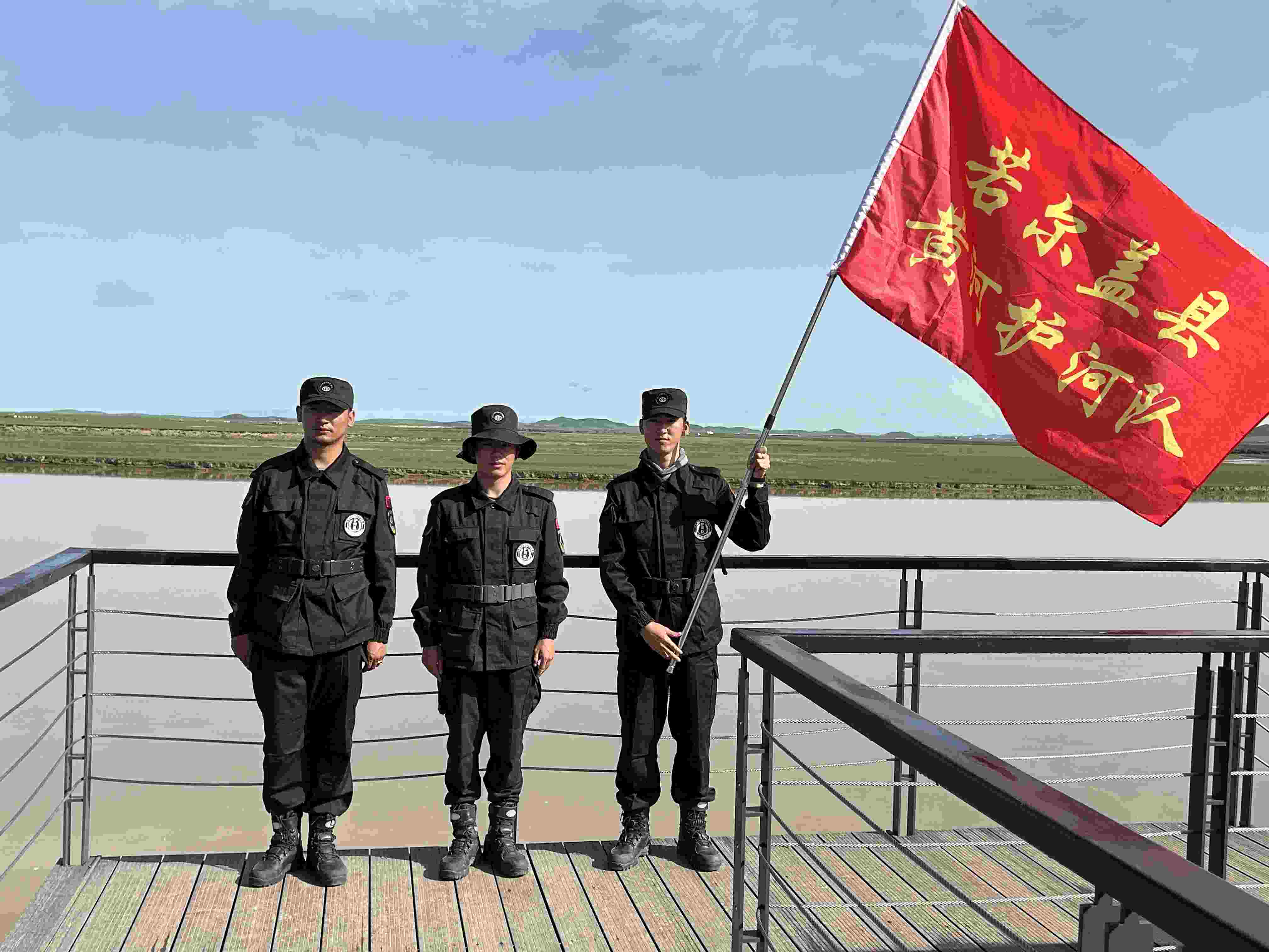 若爾蓋縣黃河護(hù)河隊(duì)。人民網(wǎng) 周靜圓攝