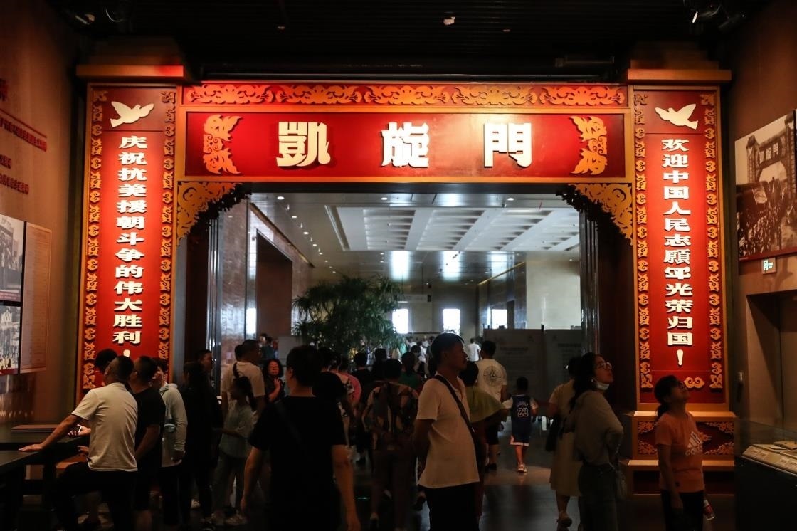 △2023年7月22日，參觀者在位于遼寧丹東的抗美援朝紀(jì)念館參觀。