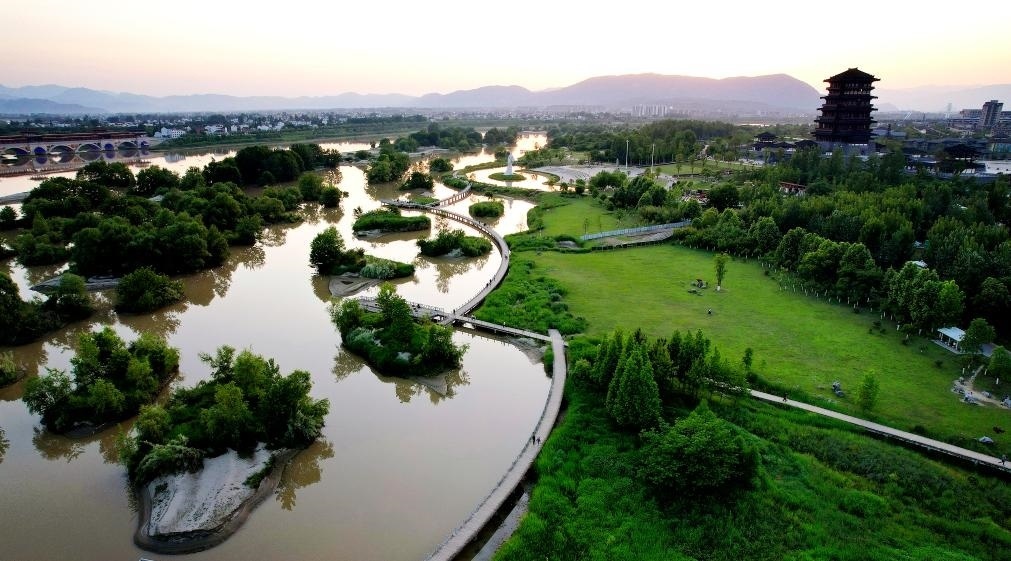 2022年5月16日拍攝的天漢濕地公園景色。新華社記者 邵瑞 攝