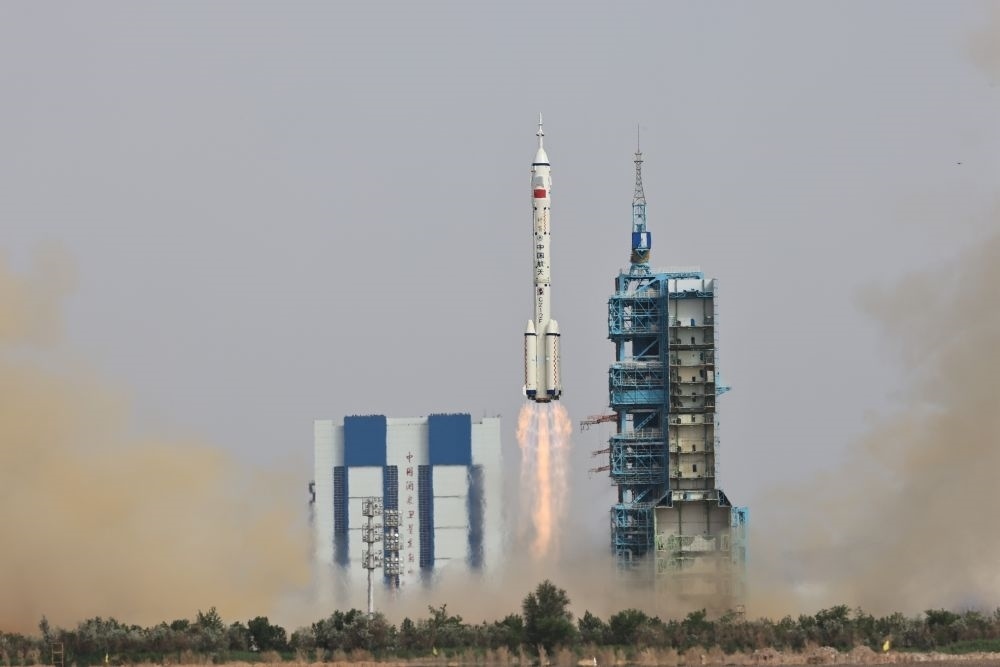 2023年5月30日，搭載神舟十六號(hào)載人飛船的長(zhǎng)征二號(hào)F遙十六運(yùn)載火箭在酒泉衛(wèi)星發(fā)射中心點(diǎn)火發(fā)射。新華社記者 李剛 攝