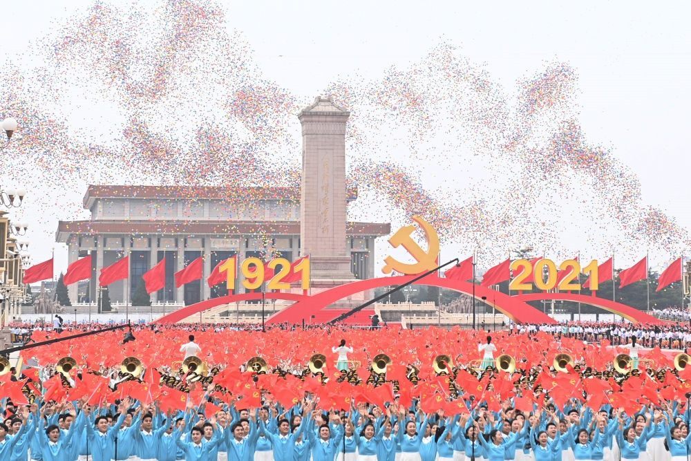 2021年7月1日上午，慶祝中國共產(chǎn)黨成立100周年大會在北京天安門廣場隆重舉行。這是慶祝大會現(xiàn)場放飛氣球。新華社記者 李尕 攝