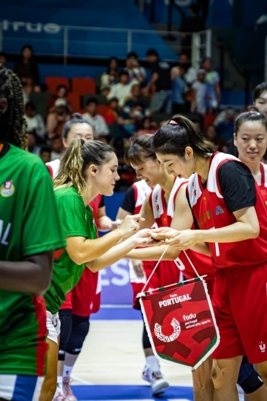 28日，成都大運會女籃項目葡萄牙隊對戰(zhàn)中國隊。 受訪者供圖