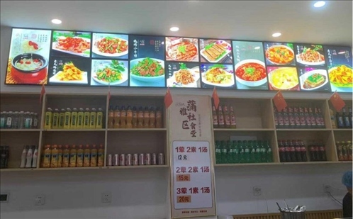蒲雅社區(qū)食堂內(nèi)。何珊攝