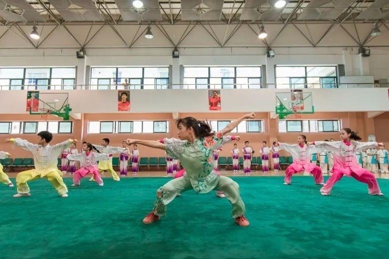 △今年暑假期間，浙江溫州舉行青少年學(xué)生陽(yáng)光體育運(yùn)動(dòng)會(huì)。