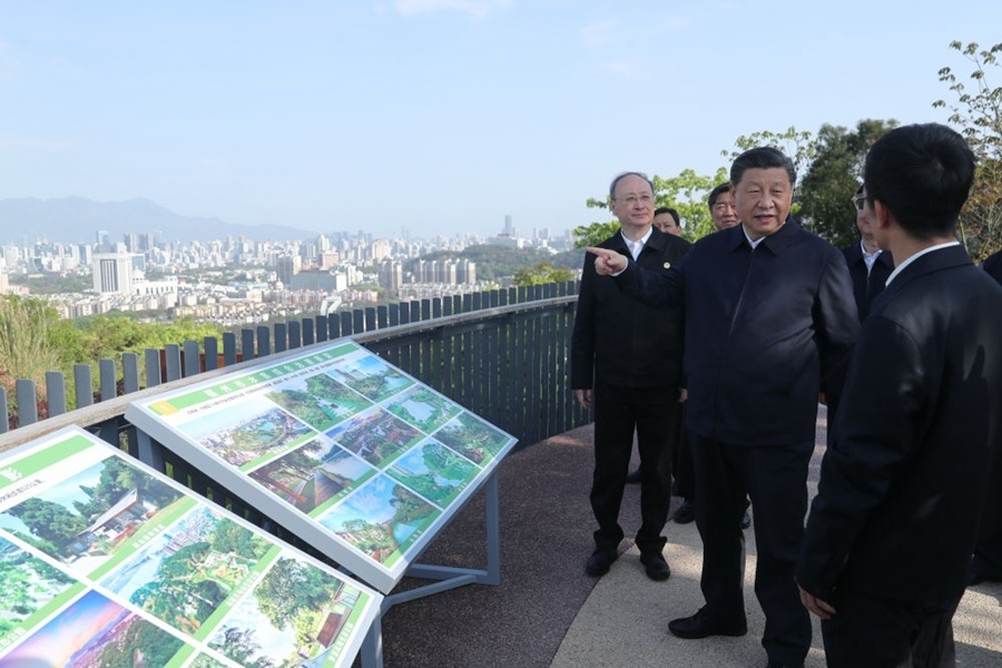 2021年3月24日，習(xí)近平在福建福州福山郊野公園觀景平臺，聽取城市生態(tài)公園規(guī)劃建設(shè)、城市水系綜合治理情況匯報。