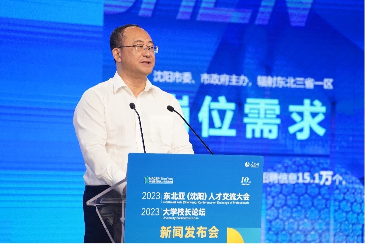 遼寧省沈陽市人力資源和社會(huì)保障局黨組書記、局長王志剛發(fā)布崗位需求和人才政策。人民網(wǎng)記者 馬天翼攝
