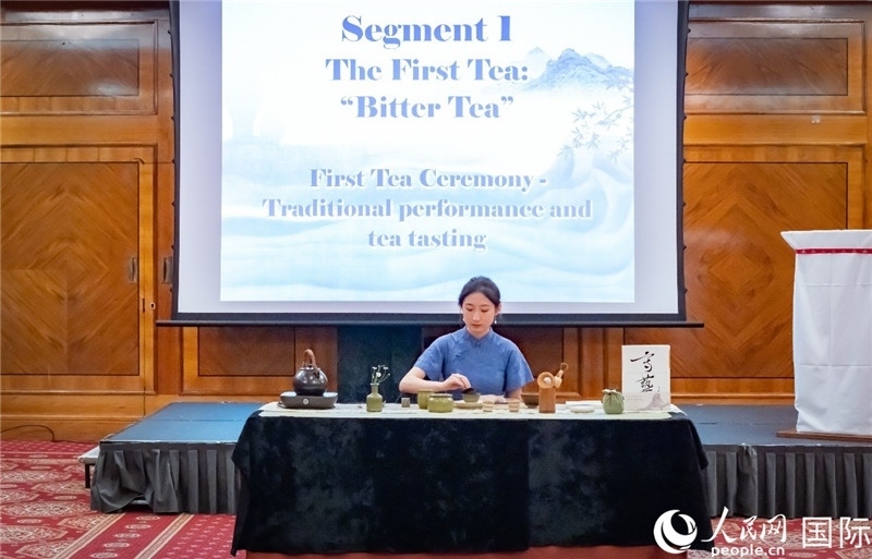 圖為茶藝師表演。人民網(wǎng)郭錦標(biāo) 攝