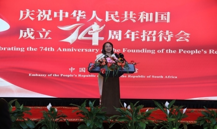 德利萊代表南政府向中國(guó)政府和人民致以誠(chéng)摯祝賀。中國(guó)駐南非使館供圖