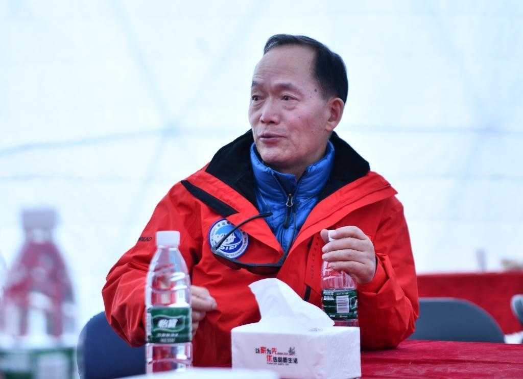 中國科學院院士、第二次青藏科考隊隊長姚檀棟在卓奧友峰登山大本營（9月29日攝）。新華社記者晉美多吉 攝