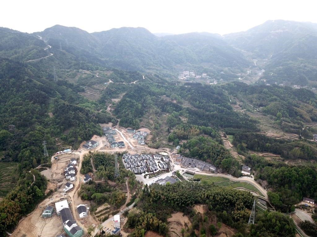 這是2020年4月16日拍攝的金寨縣大灣村村民新居（無人機照片）。新華社記者劉軍喜攝