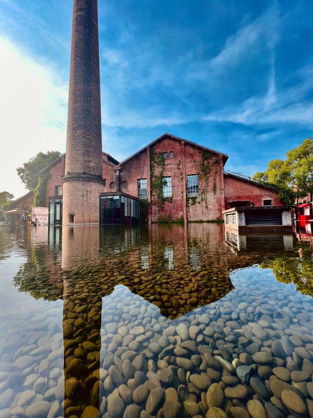 ↑景德鎮(zhèn)陶溪川文創(chuàng)街區(qū)一景（2023年5月15日攝）。