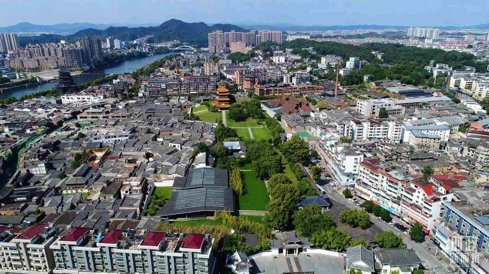 △景德鎮(zhèn)陶陽里歷史文化街區(qū)俯瞰。（總臺央視記者范凱拍攝）