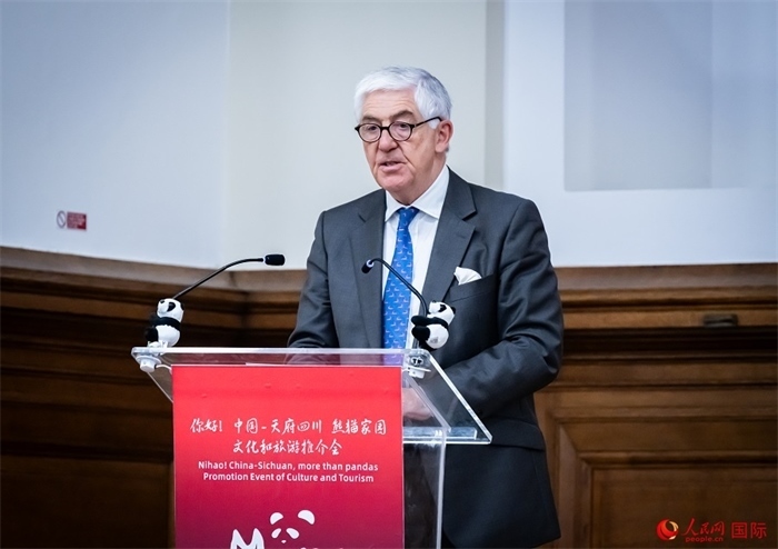 英中商業(yè)發(fā)展中心主席約翰·麥克萊恩致辭。人民網(wǎng) 郭錦標攝