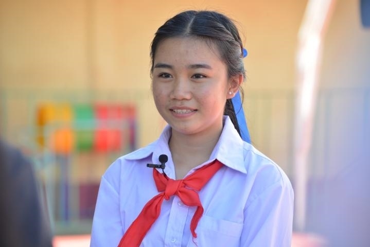 蓬批灣結束中國之行返回老撾后接受記者采訪。
