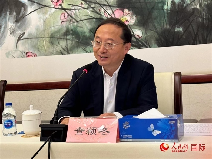 10月31日，蘇州市人民政府副市長查穎冬在第五屆中法文化論壇媒體吹風(fēng)會上講話。（人民網(wǎng) 謝瑩攝）