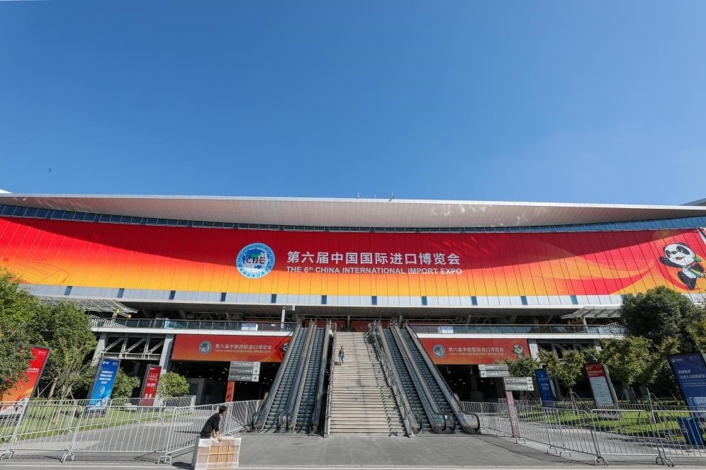 11月2日，第六屆進(jìn)博會(huì)場(chǎng)館國(guó)家會(huì)展中心（上海）外景。新華社記者 辛夢(mèng)晨 攝