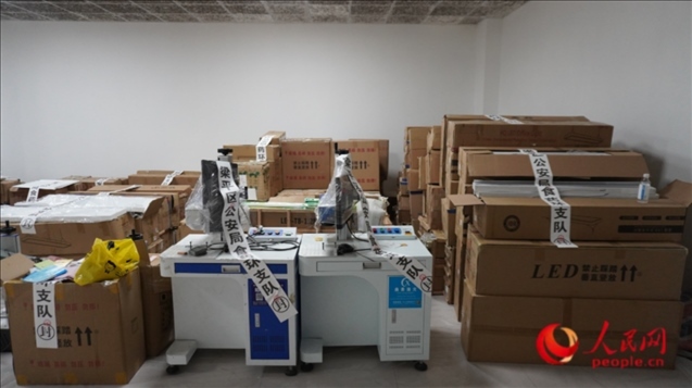 查封的假冒品牌燈具等。人民網(wǎng) 肖聰聰 攝