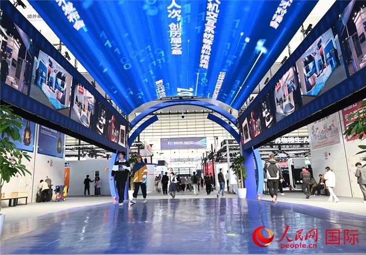 11月7日上午，2023年世界互聯(lián)網(wǎng)大會“互聯(lián)網(wǎng)之光”博覽會在浙江烏鎮(zhèn)開幕。人民網(wǎng)記者 葉賓得攝