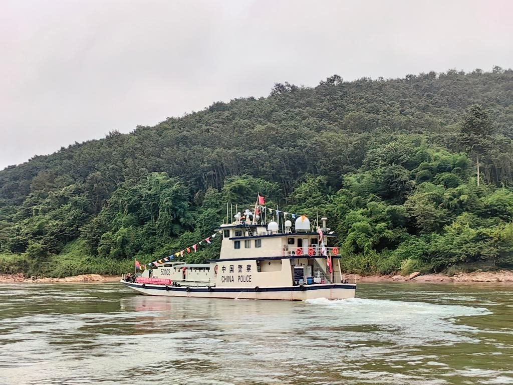 中方53102艇途經(jīng)關(guān)累港水域。（云南省公安廳水上巡邏總隊供圖）