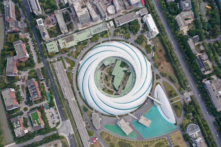 位于上海張江科學(xué)城的國家大科學(xué)裝置上海光源（2020年10月26日攝，無人機(jī)照片）。