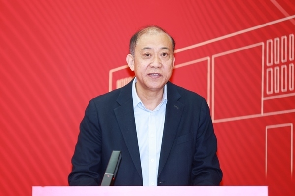 《教育踐悟錄》作者、中央財經(jīng)大學黨委書記何秀超。受訪者供圖