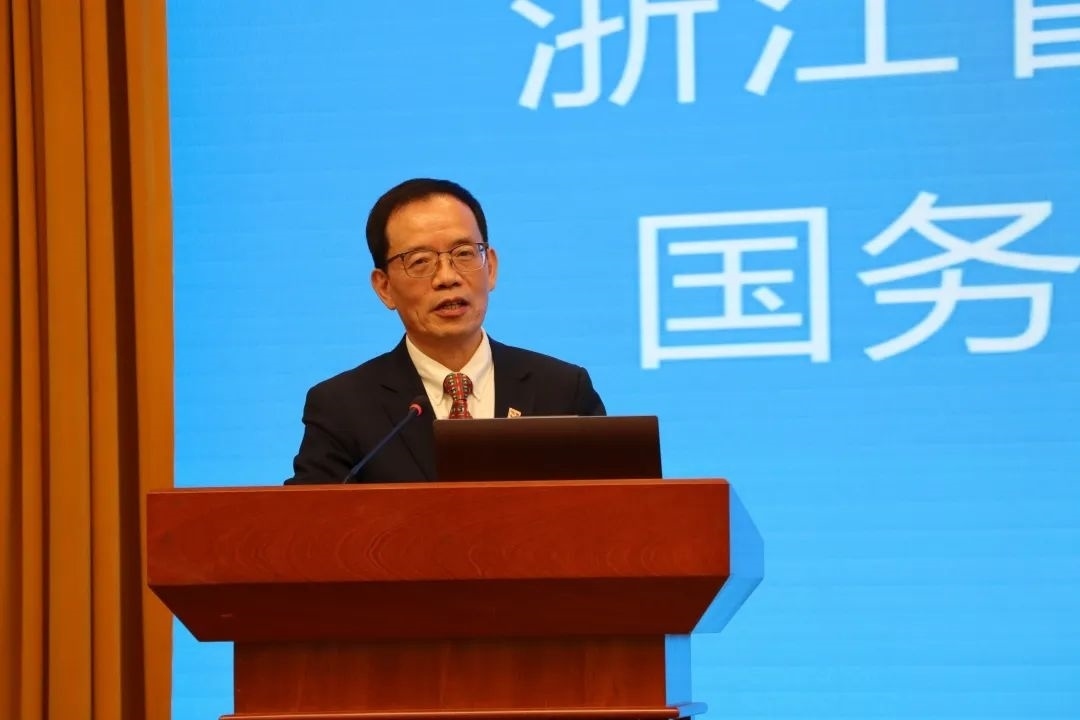 浙江省區(qū)域國(guó)別與國(guó)際傳播研究智庫(kù)聯(lián)盟首席專(zhuān)家、浙江師范大學(xué)非洲區(qū)域國(guó)別學(xué)學(xué)部學(xué)術(shù)委員會(huì)常務(wù)副主任劉鴻武致辭。主辦方供圖