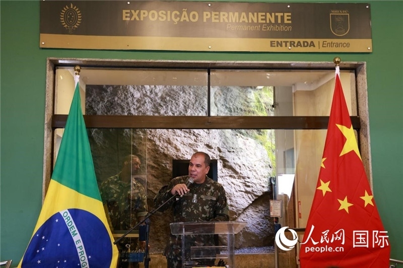 科帕卡瓦納要塞司令亞歷山大·羅伯托在攝影展開幕式上致辭。 人民網(wǎng)記者 陳海琪攝