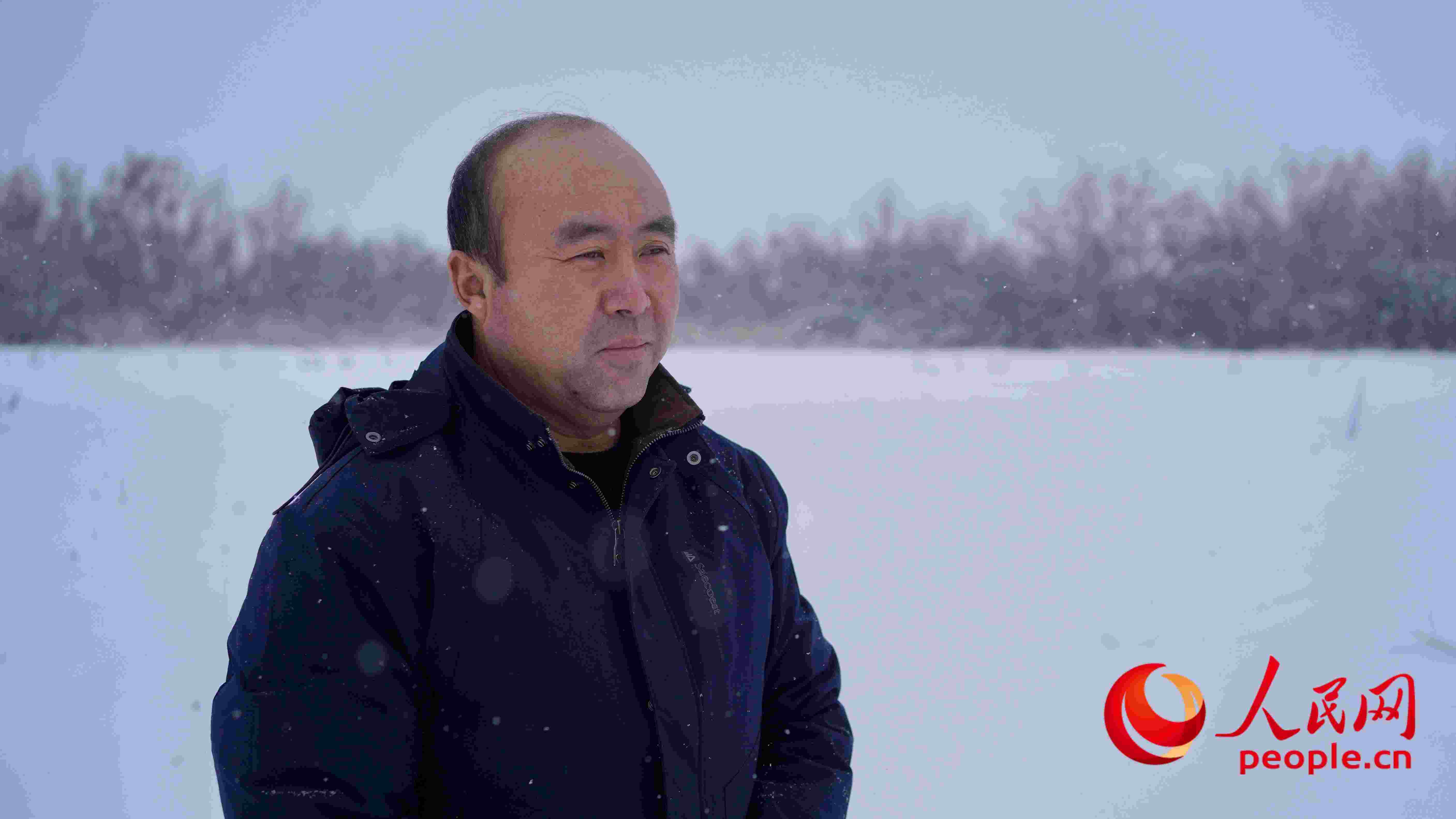 馬曉華回憶當(dāng)年和父親一起種樹的情形，滿是懷念。人民網(wǎng) 周靜圓攝