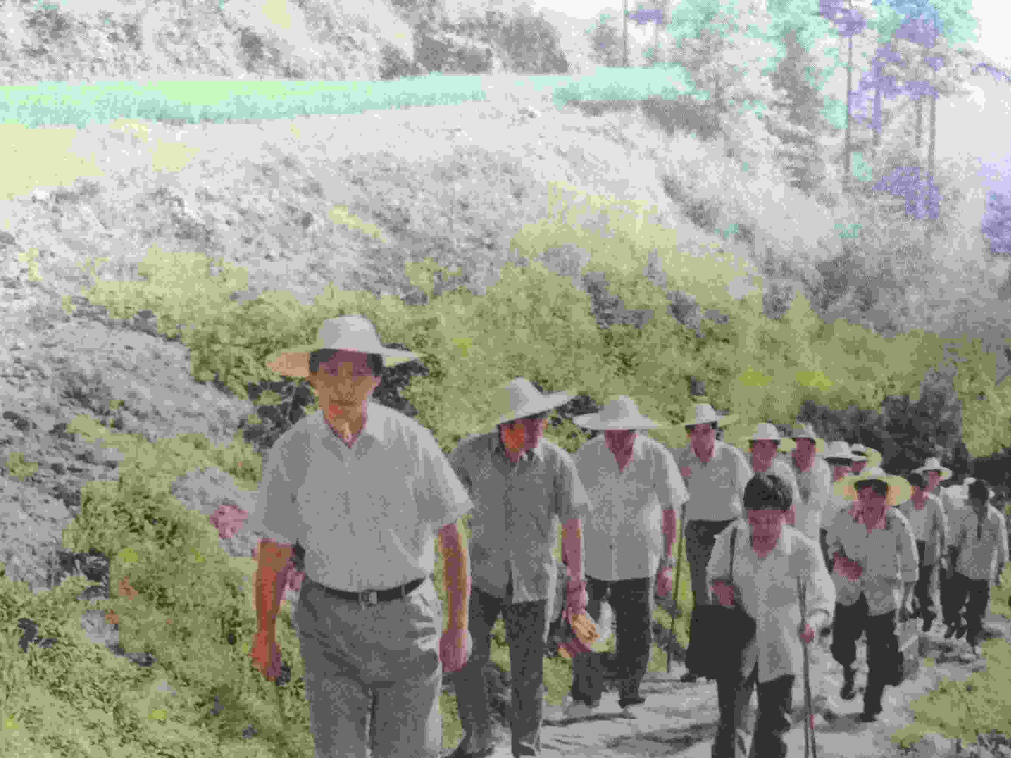 1989年7月，習(xí)近平冒著酷暑，帶頭步行到下黨鄉(xiāng)調(diào)研。