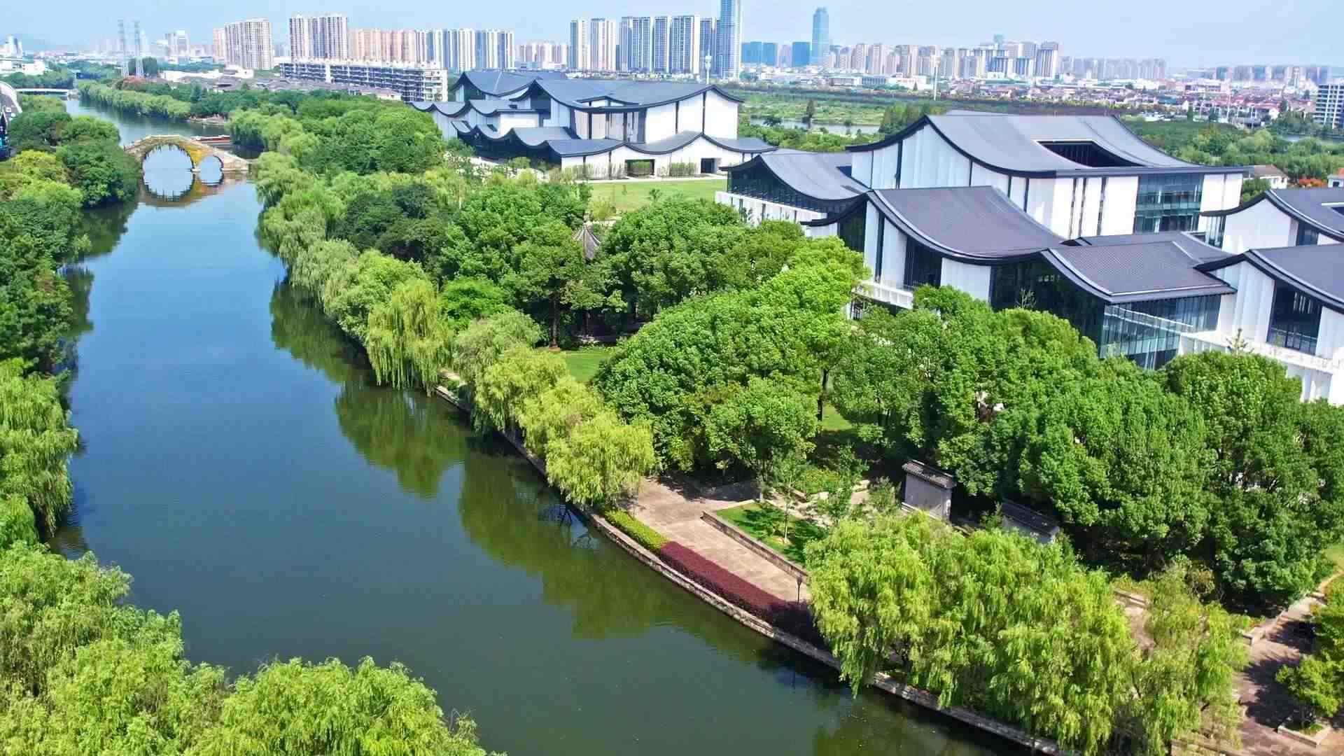 △浙東運(yùn)河。今年9月20日，習(xí)近平總書記來到浙東運(yùn)河文化園考察，強(qiáng)調(diào)“大運(yùn)河文化是中國優(yōu)秀傳統(tǒng)文化的重要組成部分，要在保護(hù)、傳承、利用上下功夫，讓古老大運(yùn)河煥發(fā)時(shí)代新風(fēng)貌”。