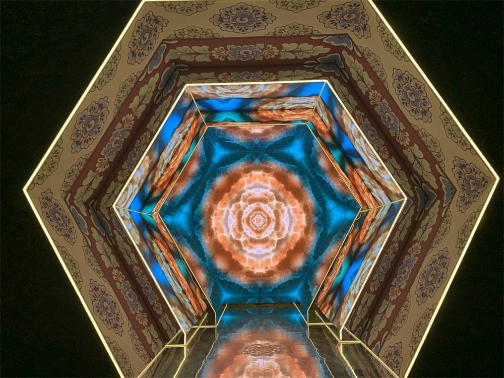 中國國家博物館“華彩萬象——石窟藝術(shù)沉浸體驗”現(xiàn)場。人民網(wǎng)記者 韋衍行攝
