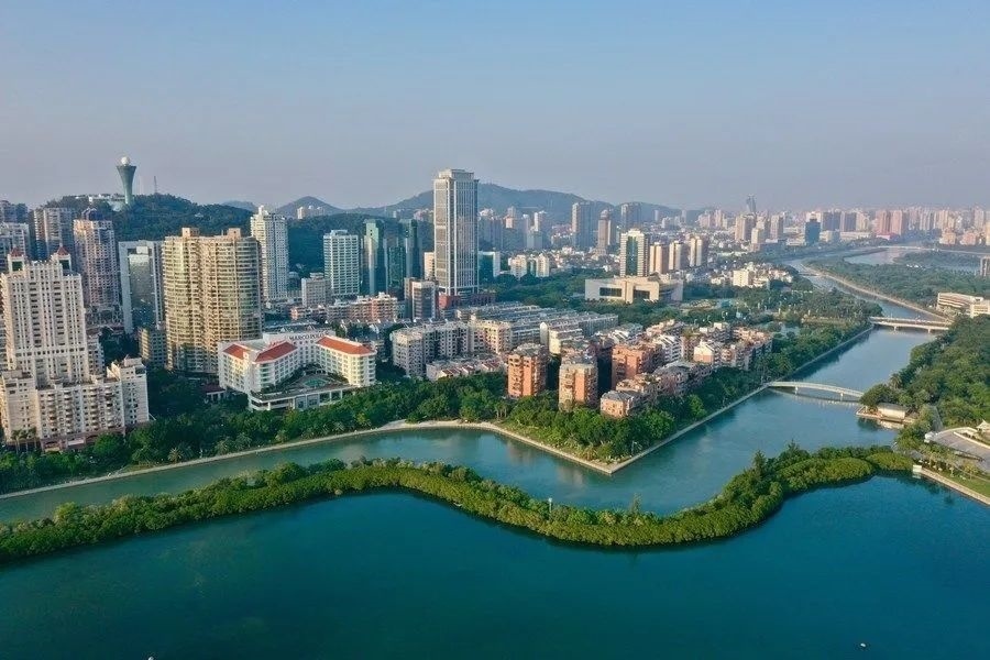 筼筜湖周邊城市景觀。新華社記者 姜克紅 攝